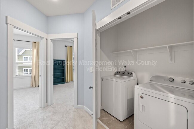 Building Photo - 410 Triumph Ln