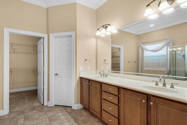 Building Photo - "Charming 3-Bed Oasis with Pool in Niceville!"