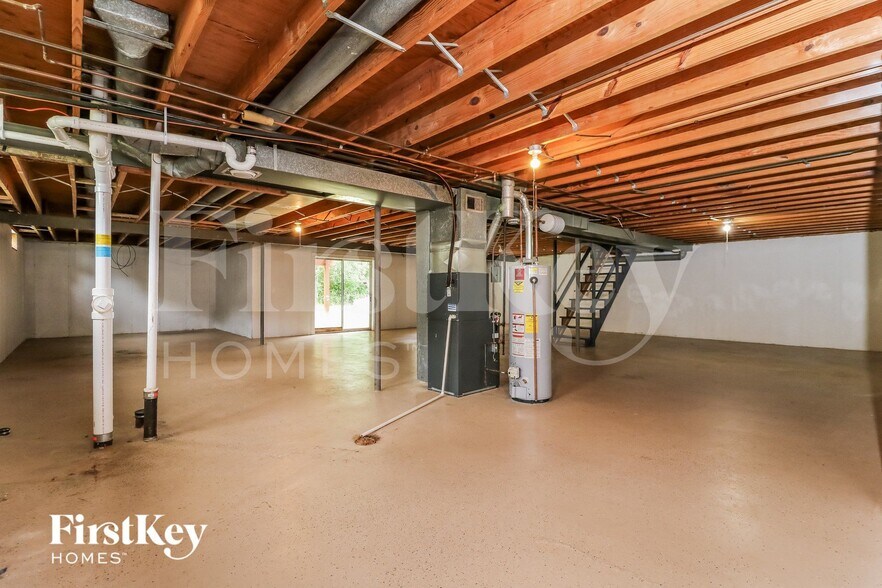Building Photo - 6155 Fox Chase Ct