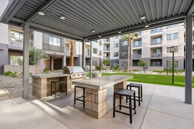 Building Photo - 500 W Broadway Rd