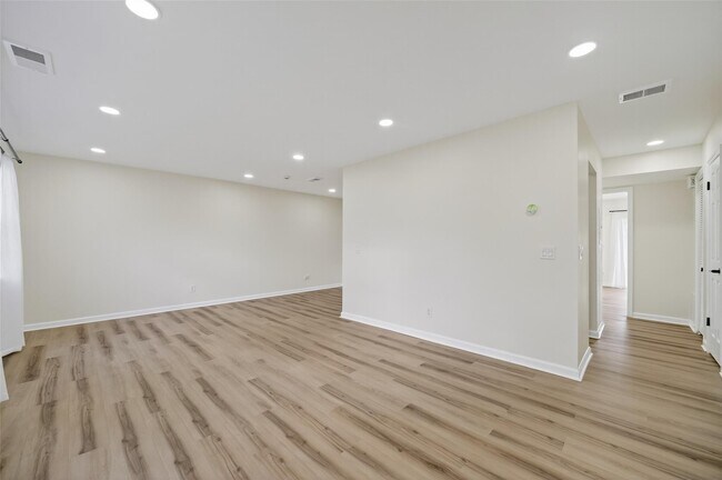 Building Photo - 276 Temple Hill Rd