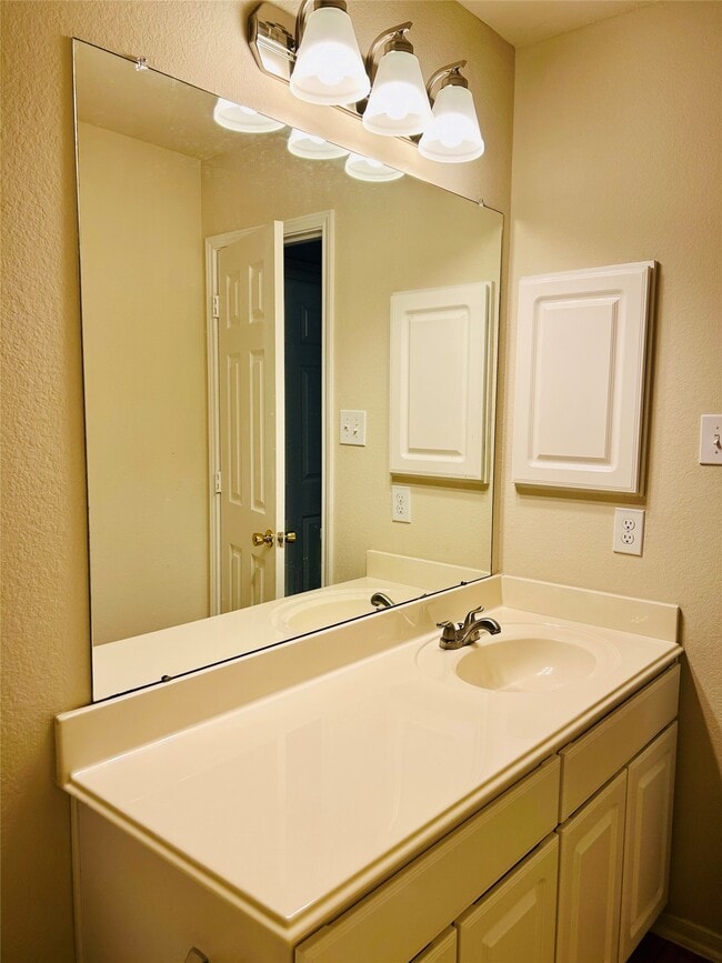 Building Photo - 19318 Brook Village Rd