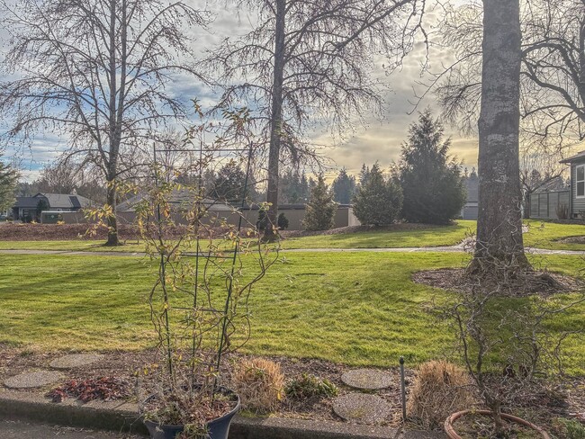 Building Photo - Arranmore 2 Bedroom with Den Available Now !