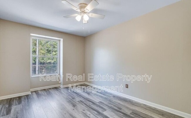 Building Photo - 211 Versailles Blvd