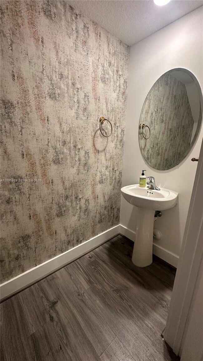 Building Photo - 3423 W 110th St