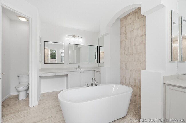 Building Photo - 5513 SW Windward Way