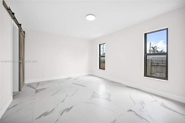 Building Photo - 100 SW 7th St