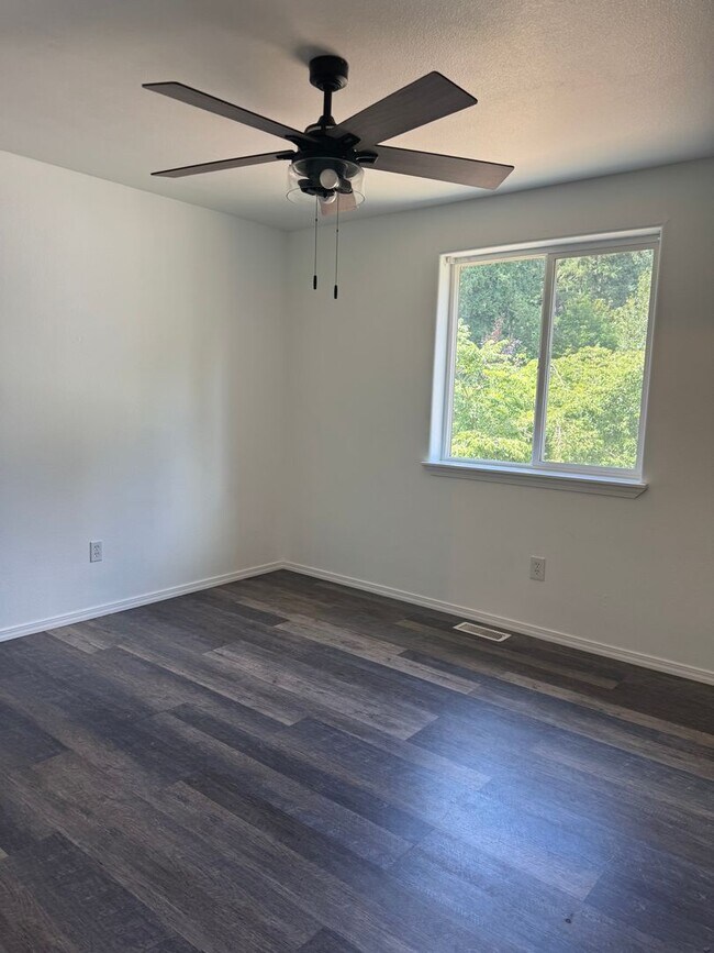 Building Photo - Spacious 4-Bedroom in Clearwood – Gated Co...