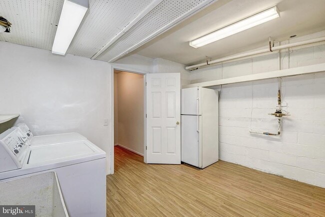 Building Photo - 1502 Farsta Ct