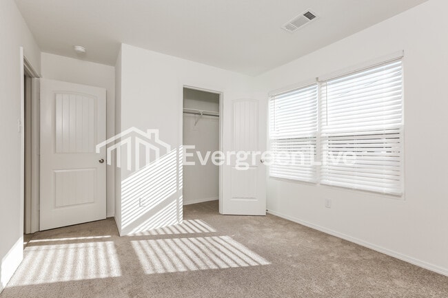 Building Photo - 1280 Tsar Rd