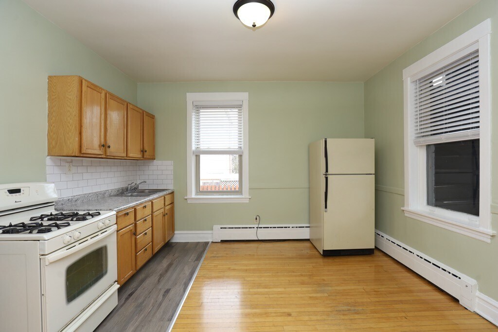 Building Photo - 5141 W Roscoe St