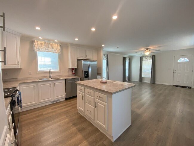 Building Photo - 174 Mockingbird Way