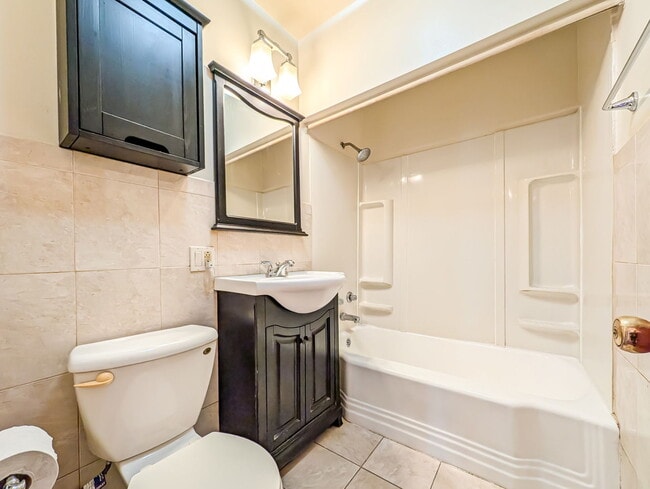 Building Photo - 631 Balmoral Ave