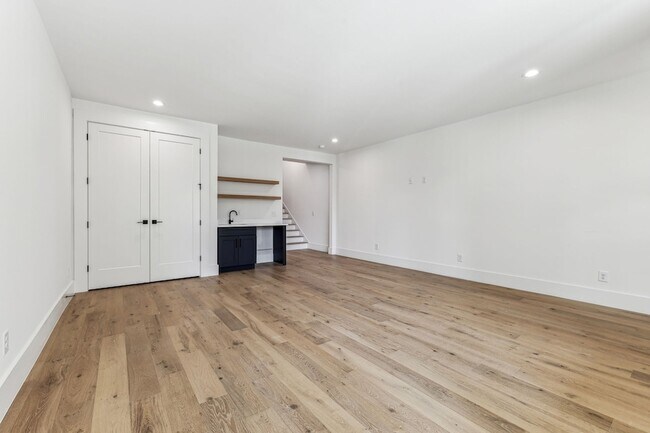 Building Photo - 3135 Parthenon Ave