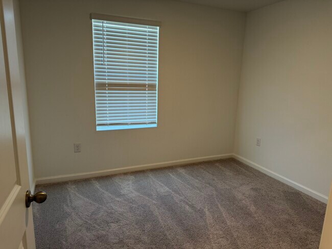 Building Photo - 3353 Vesara Dr