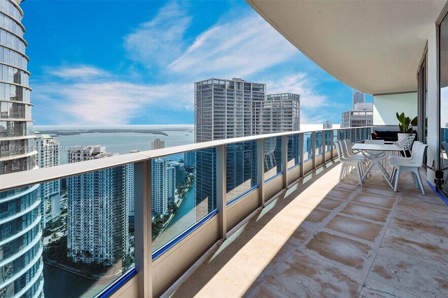 Building Photo - 200 Biscayne Boulevard Way