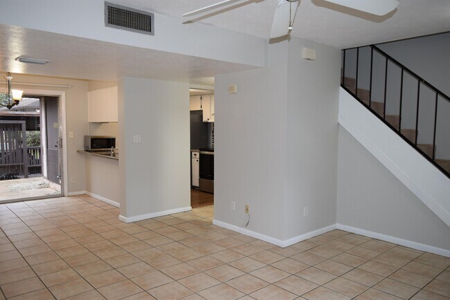 Building Photo - 410 Westwood Dr