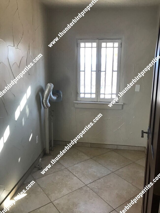 Building Photo - CNM/UNM Beauty