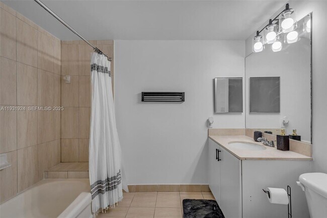 Building Photo - 1750 N Bayshore Dr