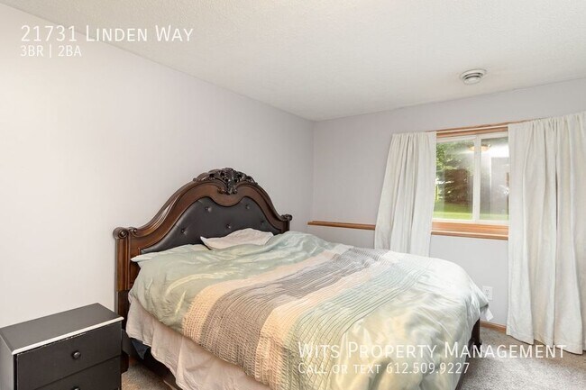 Building Photo - 21731 Linden Way