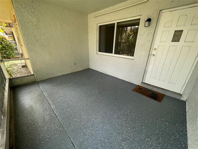 Building Photo - 7902 NW 70th Ct