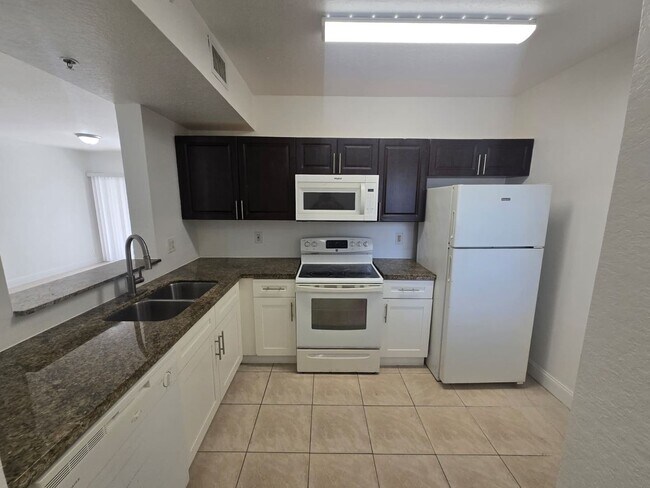 Building Photo - 3 Bedroom Townhome in West Palm Beach