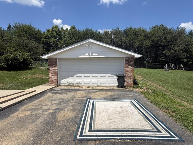 Building Photo - 721 Wayland Dr