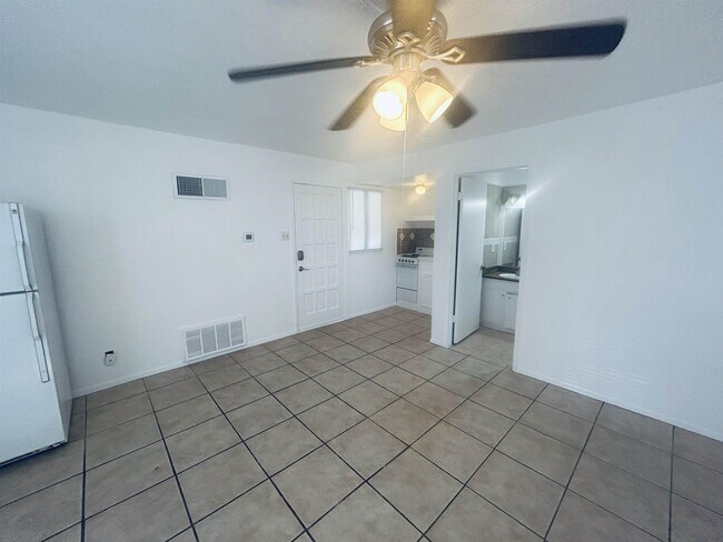 Building Photo - 1008 Clayton Nolen Dr