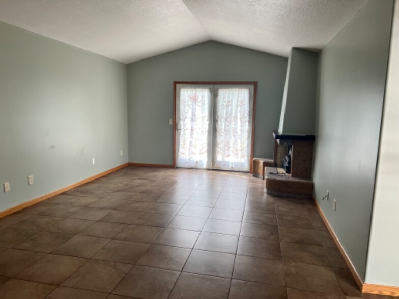 Building Photo - 262 Meadowbrook Ave