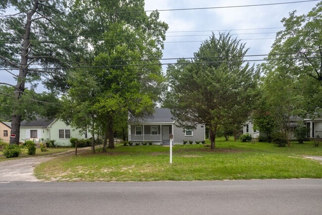 Building Photo - Welcome to this Beautiful Home nestled in the heart of Sumter, SC.