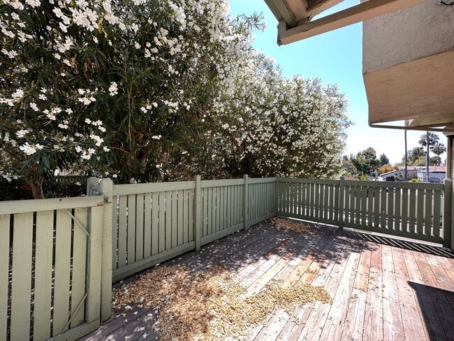 Building Photo - 3850 Meeks Terrace
