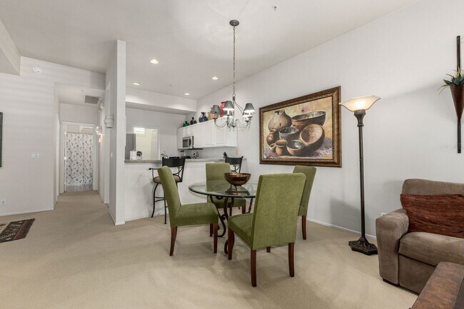 Building Photo - STUNNING Furnished OASIS 2 bed/2 bath Condo in McCormick Ranch