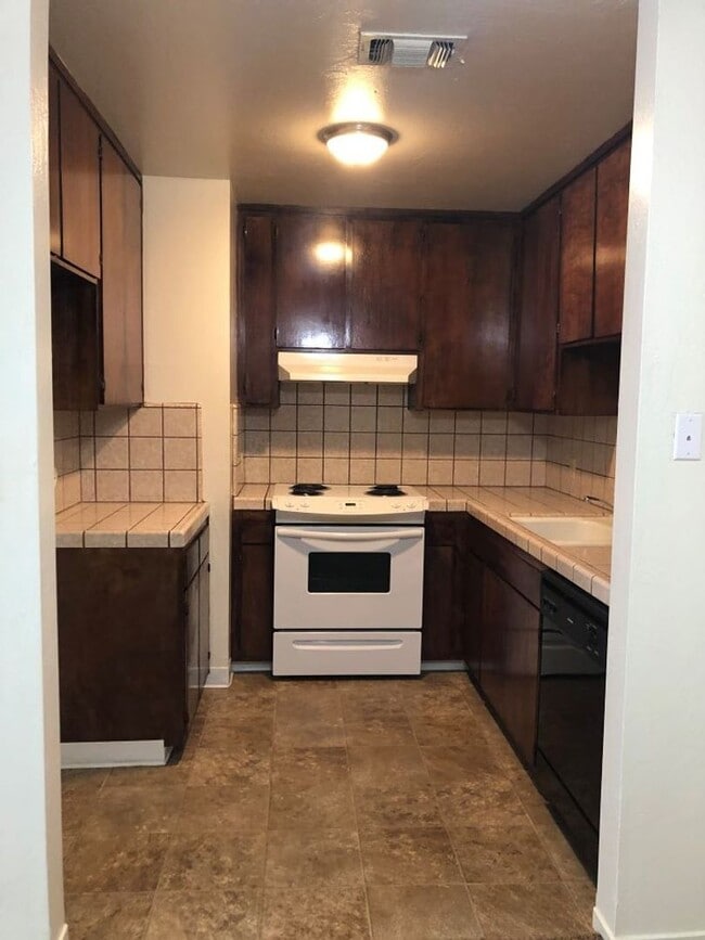 Building Photo - 7004 N Half Moon Dr