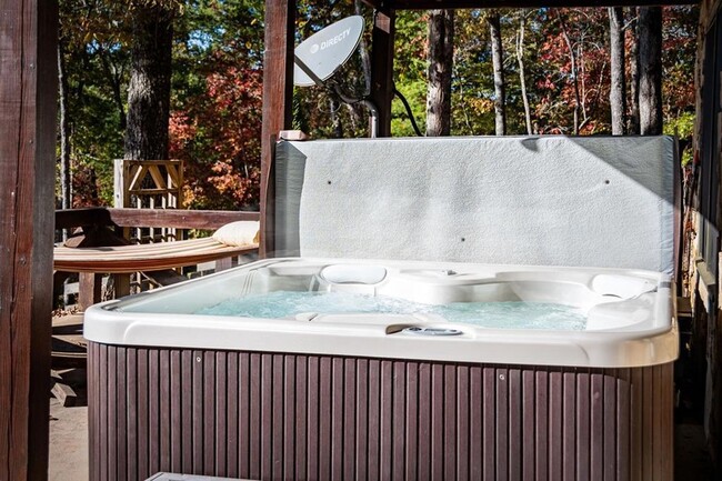 Building Photo - 212 Dogpatch Ln