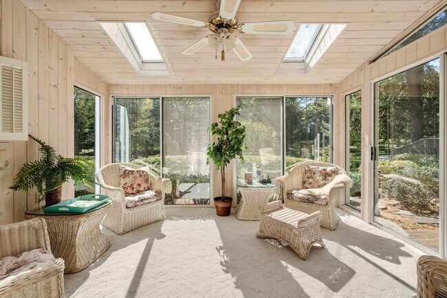 Building Photo - 58 Country Club Rd