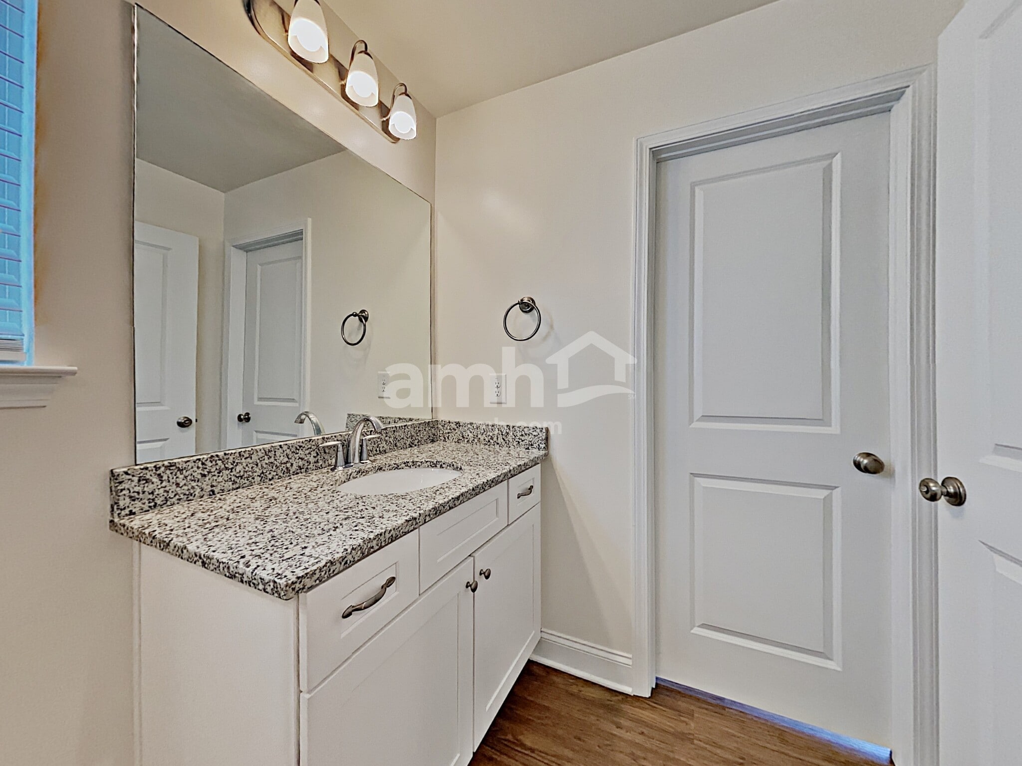 Building Photo - 104 Cobblestone Dr