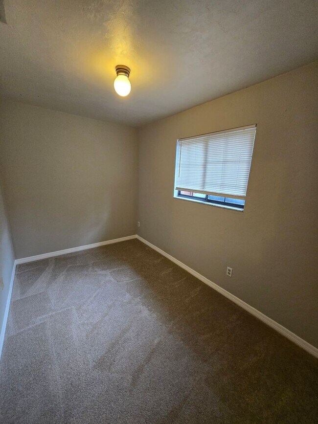 Building Photo - Rockwood Villas – 2BR/2BA Townhouse