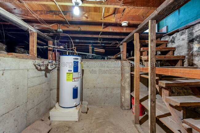 Building Photo - 1504 W Alice Ave