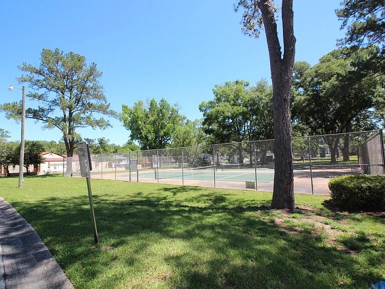 Building Photo - 2567 SE 15th Ave