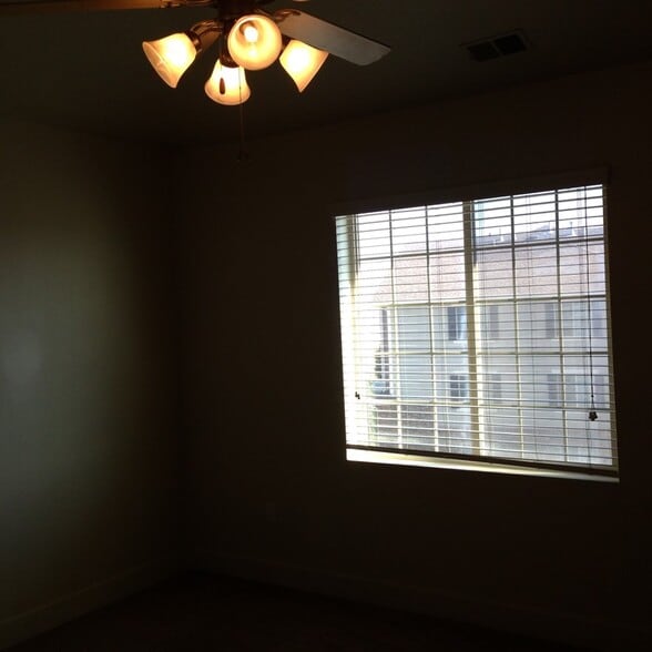 Building Photo - 179 W Springview Dr