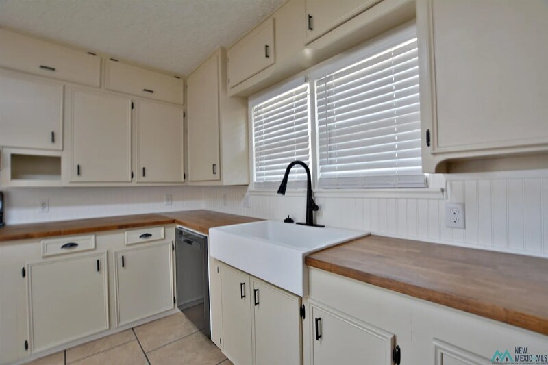 Building Photo - 400 S Abilene Ave