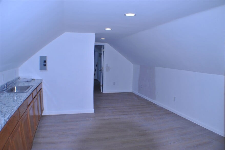 Primary Photo - 3 Portina Rd