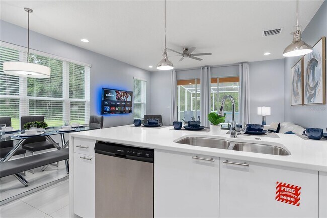 Building Photo - 1601 Tranquil Ave