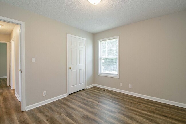 Building Photo - 233 Waterford Dr