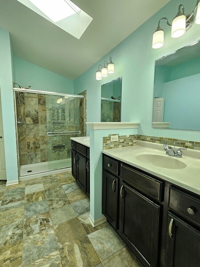 Building Photo - 1136 Larkspur Ct