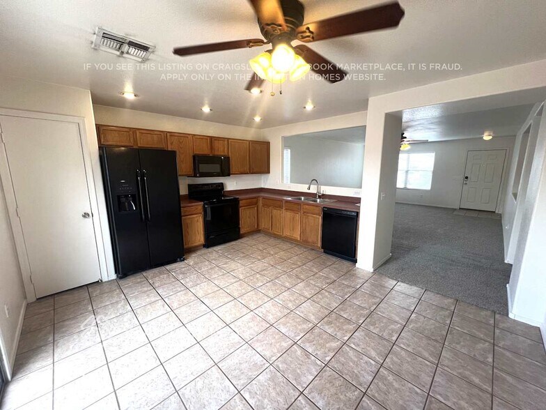 Building Photo - 11304 E Quarry Ave