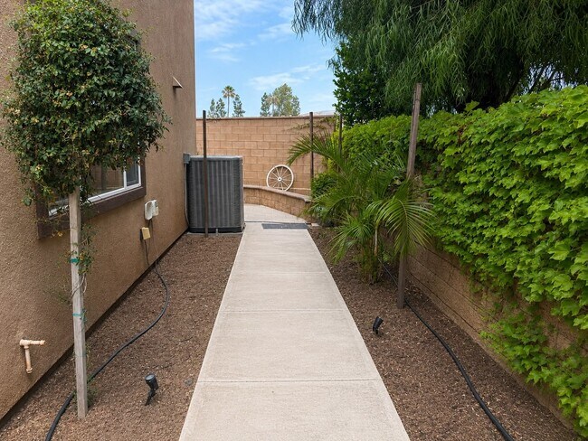 Building Photo - 2308 Navigation Cir