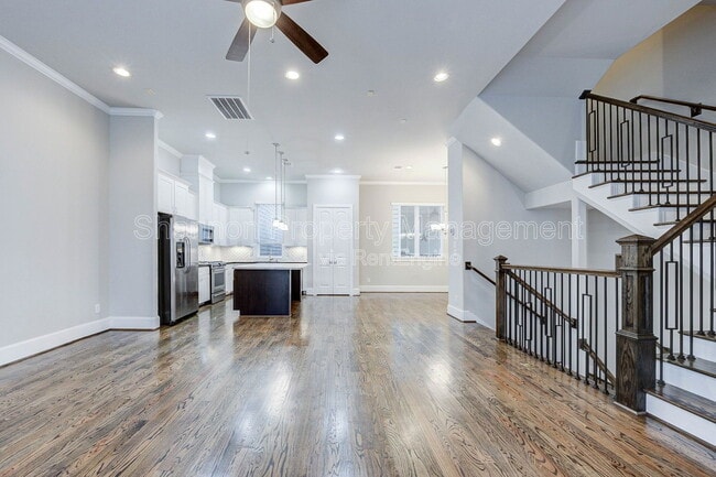 Building Photo - 253 W 27th St