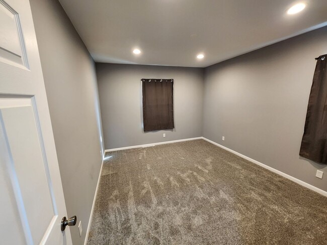 Building Photo - Remodeled 3-4 bedroom 2 bath house