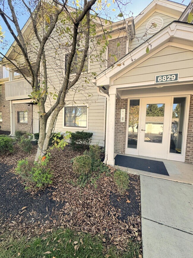 Building Photo - 6829 Meadow Creek Dr